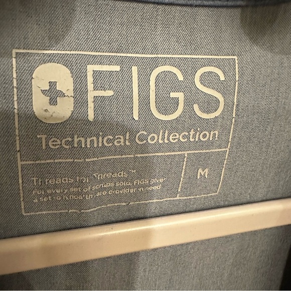 FIGS Women’s Technical Collection Blue V Neck Short Sleeve Medical Office Top M - Picture 2 of 8